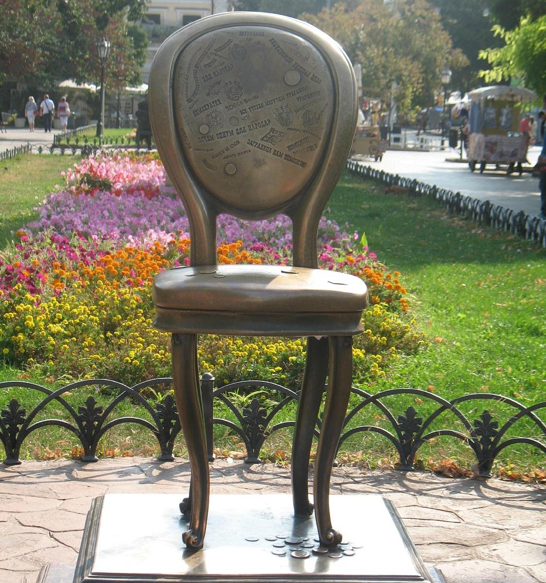 Одесса памятник стулу