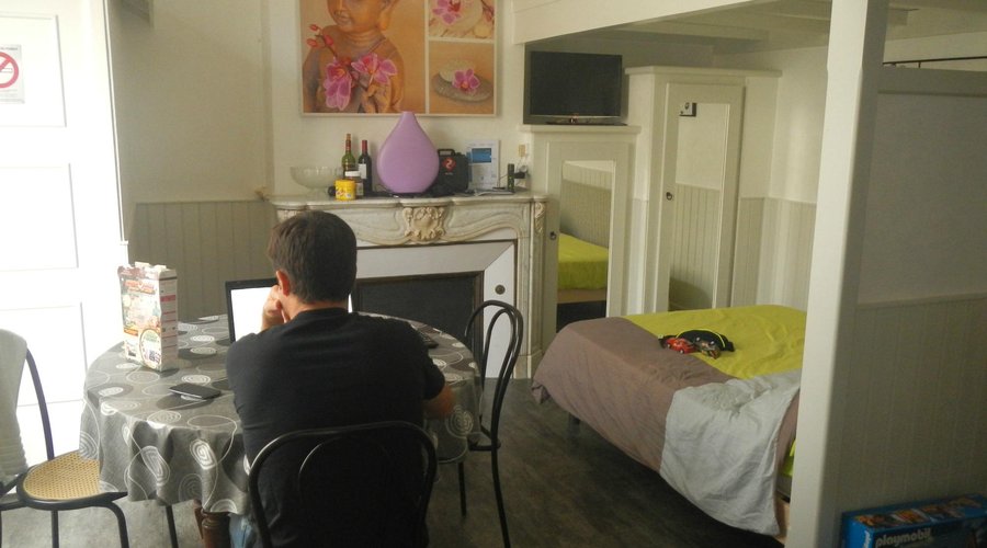 salle a manger et lit du rdc