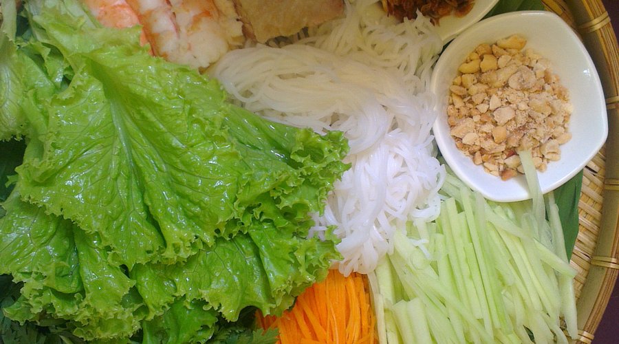 Fresh spring rolls/ gỏi cuốn.
