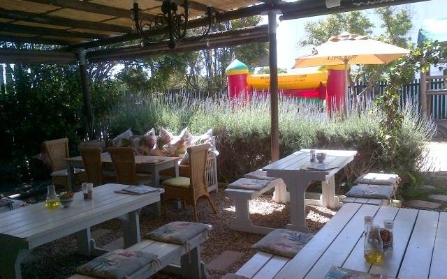 summer lunches in lovely garden setting