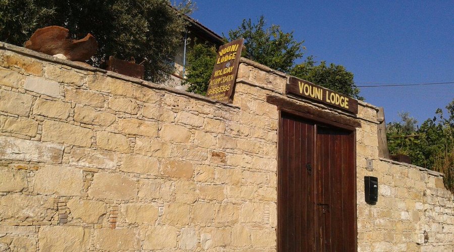 Vouni Lodge Entrance