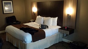 Aashram Hotel by Niagara River in Niagara Falls, image may contain: Dorm Room, Furniture, Bed, Handbag