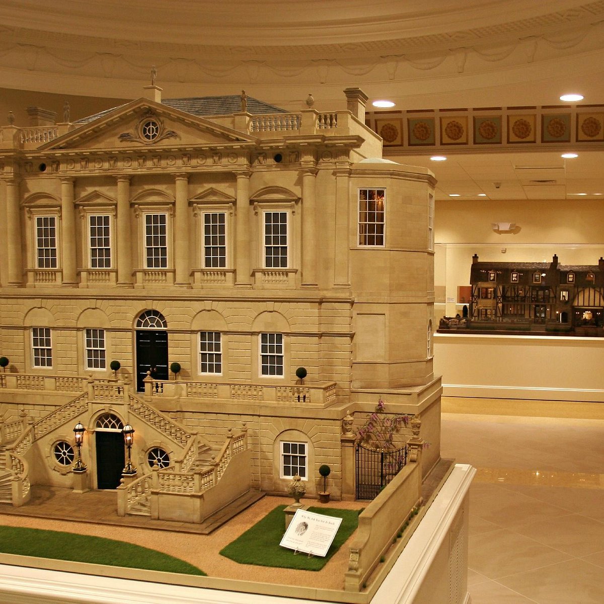 Museum center. Консульский центр Кентукки. Kentucky Museum. Samuel Gray, Director of the Mountain Gateway Museum in old Fort NC..