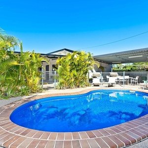 Pool & BBQ / Entertaining Area