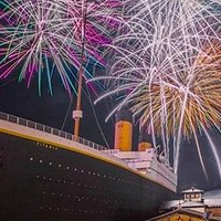 2013 Fireworks on Thanksgiving - Titanic Pigeon Forge, Tn.