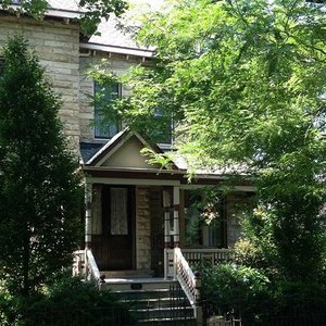 The Wallace Manor, Exterior