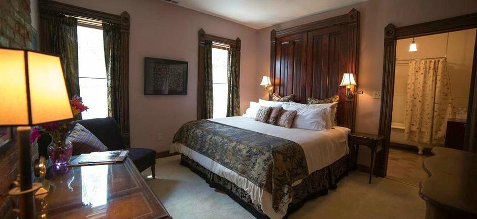 WALLACE MANOR BED AND BREAKFAST - Updated 2024 B&B Reviews (Cleveland ...