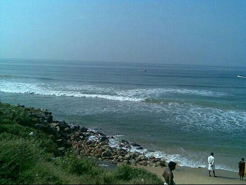 Reaching Golden Island - Picture of Ponnumthuruthu Island, Varkala Town -  Tripadvisor