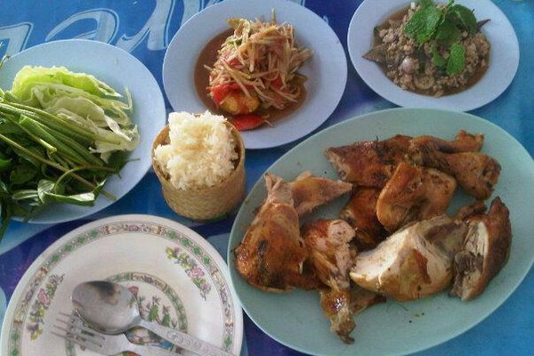 Rabeab's Gai Yang, Som Tum, Laab and Sticky Rice