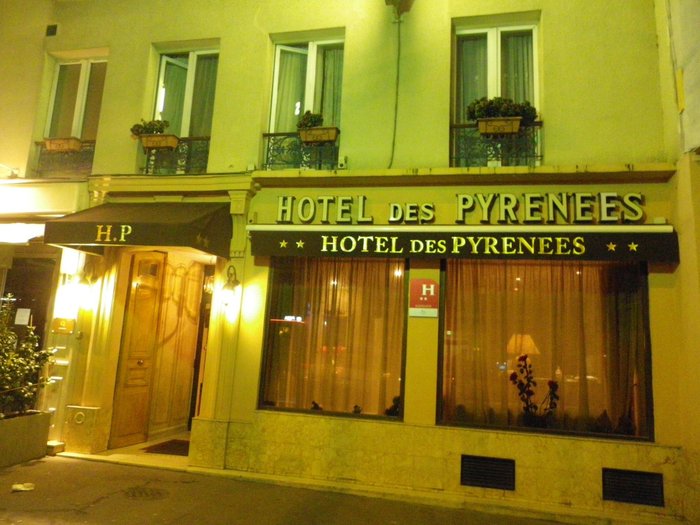 Hotel Des Pyrenees Paris.html