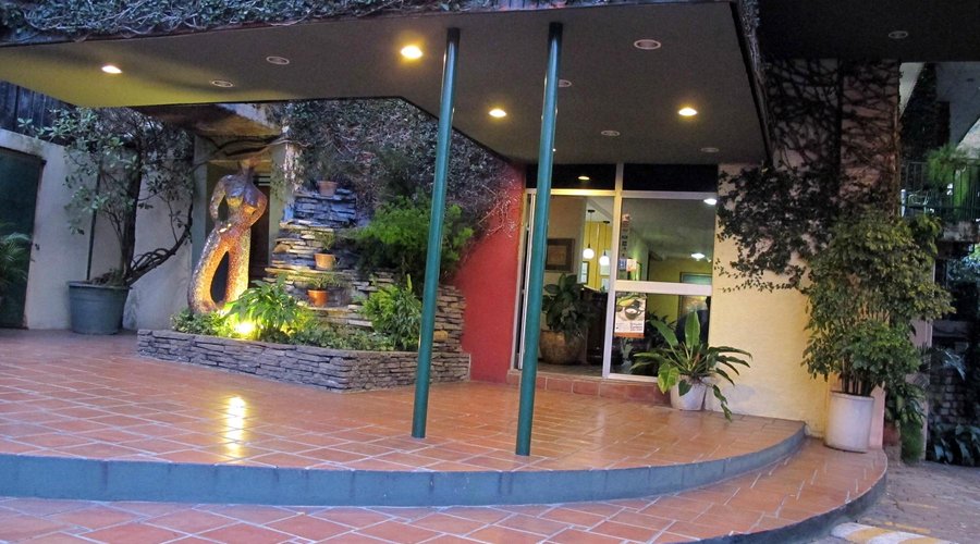 entrada principal del hotel