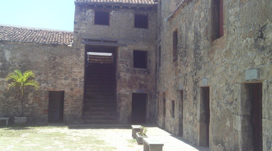 el interior de la edificacion