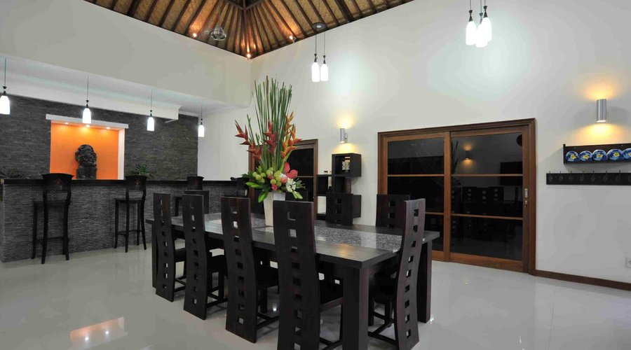 Dining Table - 4 Bedroom Villa