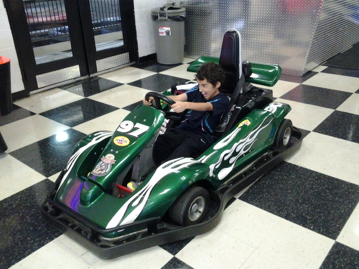 esporte de kart com jogo de corrida go kart ou mini carro em