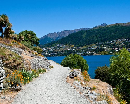 Bobs Cove Track, an easy short trail with stunning views •