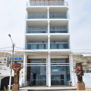 Front of MOCHICAN PALACE HOTEL****