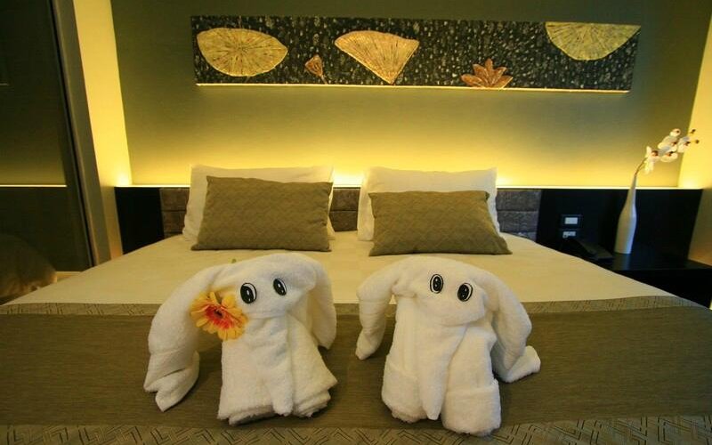DBL room consists of one 6.5' bed.