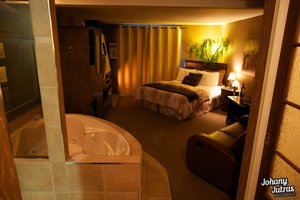 Room & Suite
