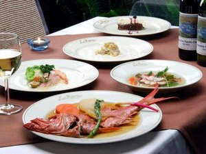 用餐 