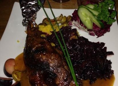 Gänseküken mit Kürbis-Kartoffelpüree u. Birnen-Rotkraut