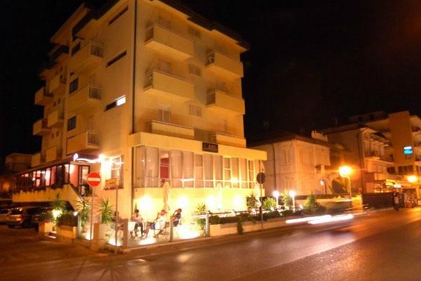 Hotel Kiss 3 stelle Viserba di Rimini