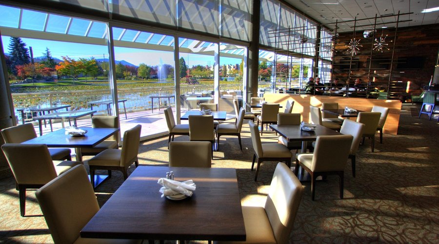 Every Table has a gorgeous view !