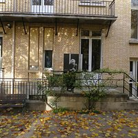 Marie Curie loved being in the garden, nicely visualized here