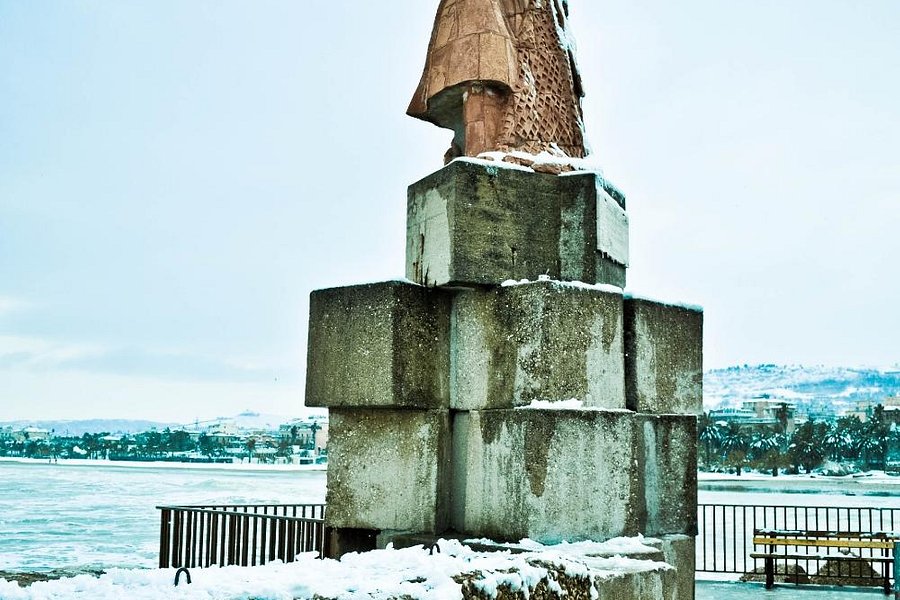 Monumento al Pescatore image