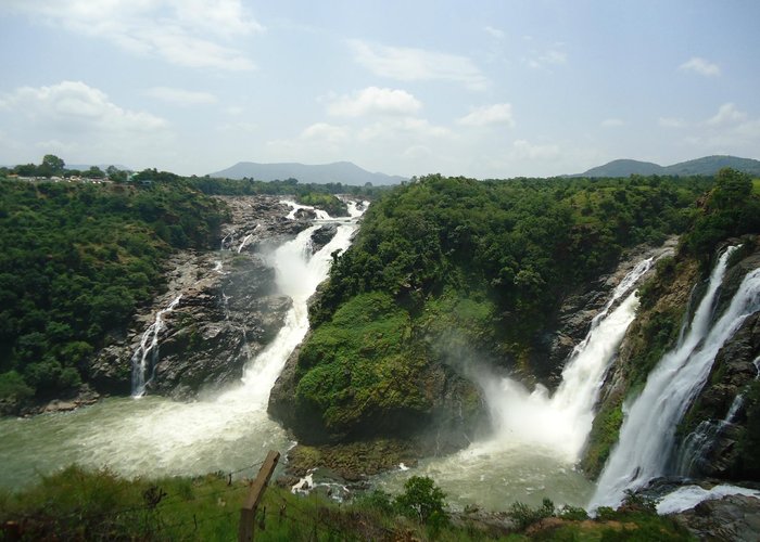 The view of Gaganchuki falls from the viewing point