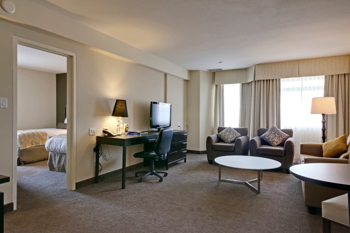 Coast Kamloops Hotel & Conference Centre Rooms: Pictures & Reviews ...