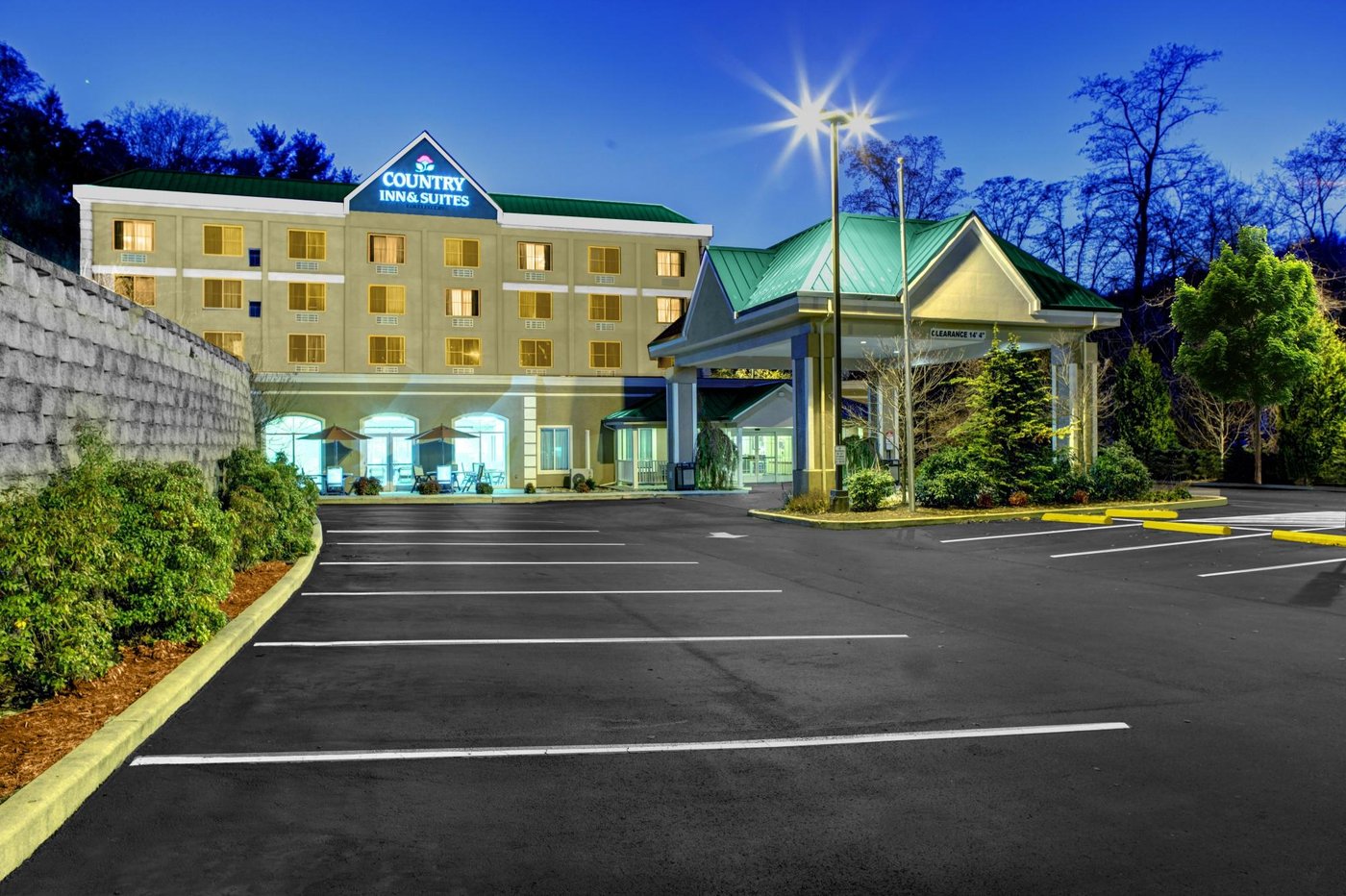 COUNTRY INN & SUITES BY RADISSON, ASHEVILLE DOWNTOWN TUNNEL ROAD, NC