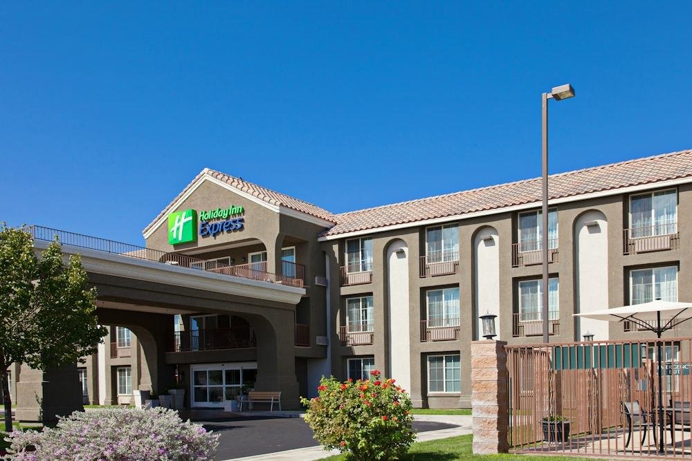 HOLIDAY INN EXPRESS LANCASTER $113 ($̶1̶3̶9̶) - Prices & Hotel Reviews - CA