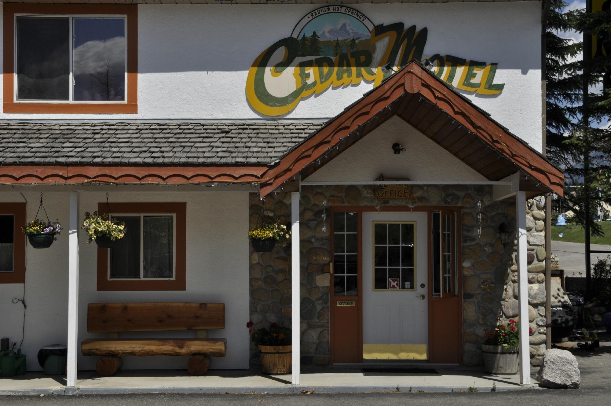 Cedar Motel by null