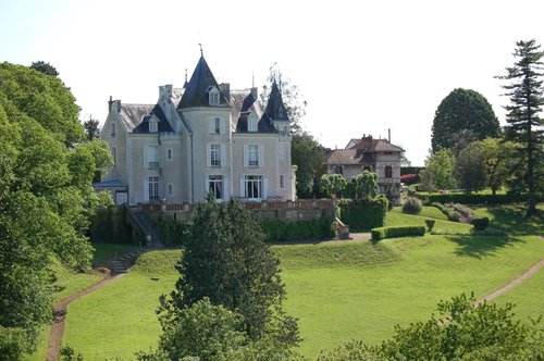 CHATEAU DE LA VILLAINE - Prices & Villa Reviews (Loire Valley 