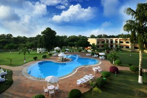 Pool & Beach