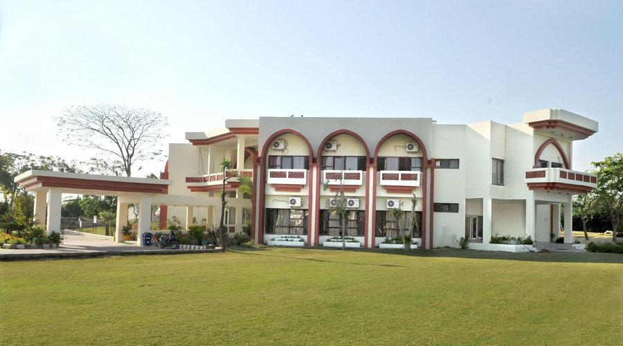 Hotel & grounds