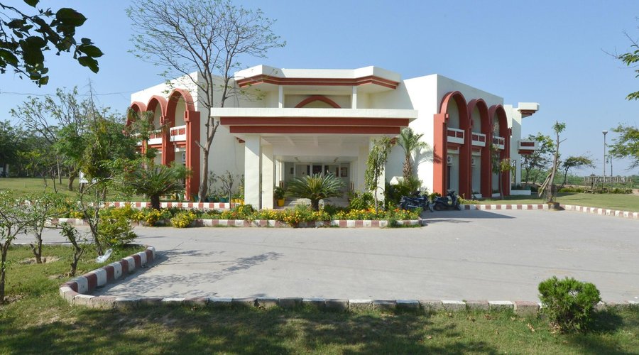Hotel & grounds