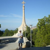 María (Pilar) al pié de la Cruz