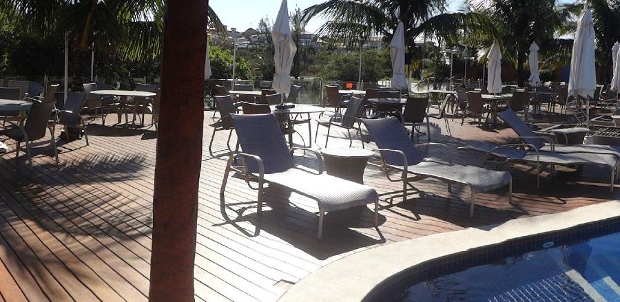 Deck da piscina principal