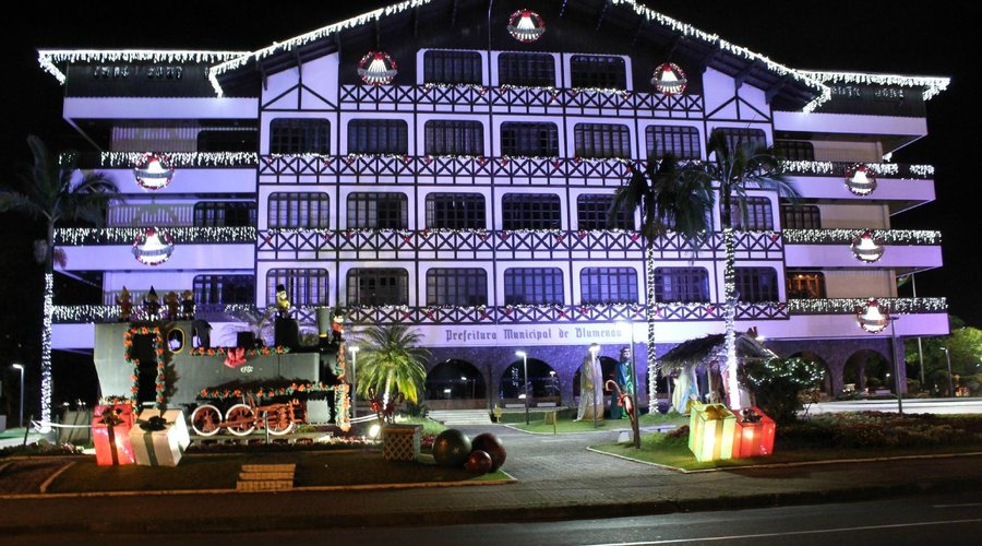 Prefeitura de Blumenau a noite