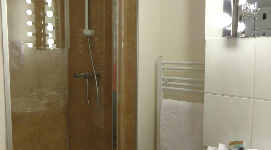 Shower in twin room