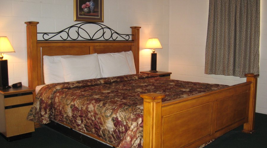 King Bed Guestroom