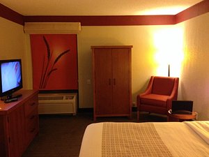 Dorm-room style amenities with a microwave built in spotlight - Picture of  La Quinta Inn & Suites by Wyndham Charlotte Airport North - Tripadvisor