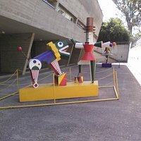 edificio enterrado