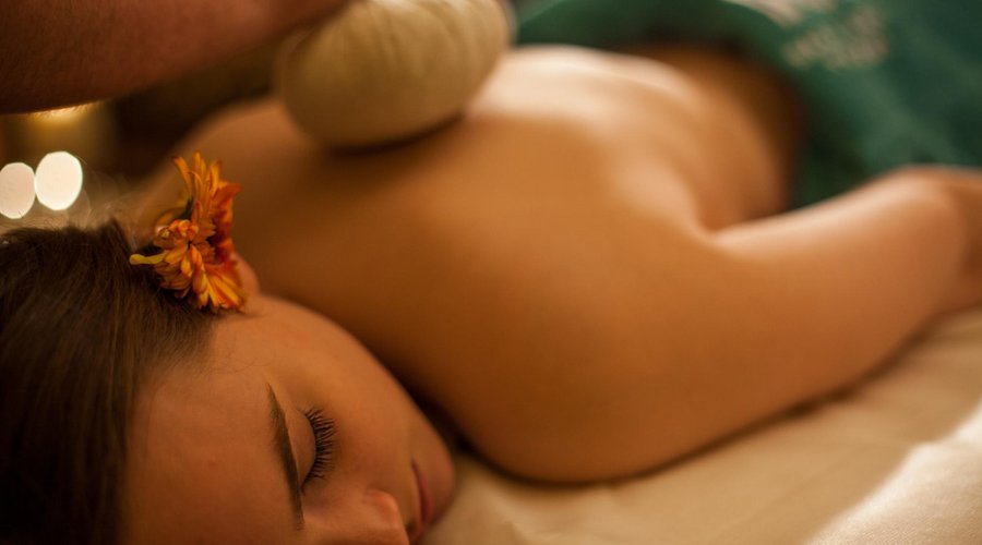 Kräuterstempelmassage