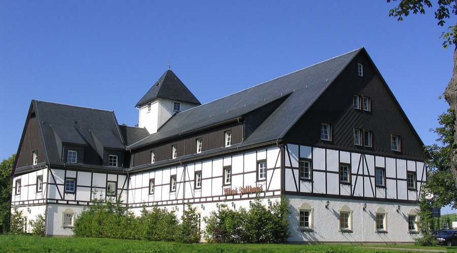 Hausansicht im Sommer