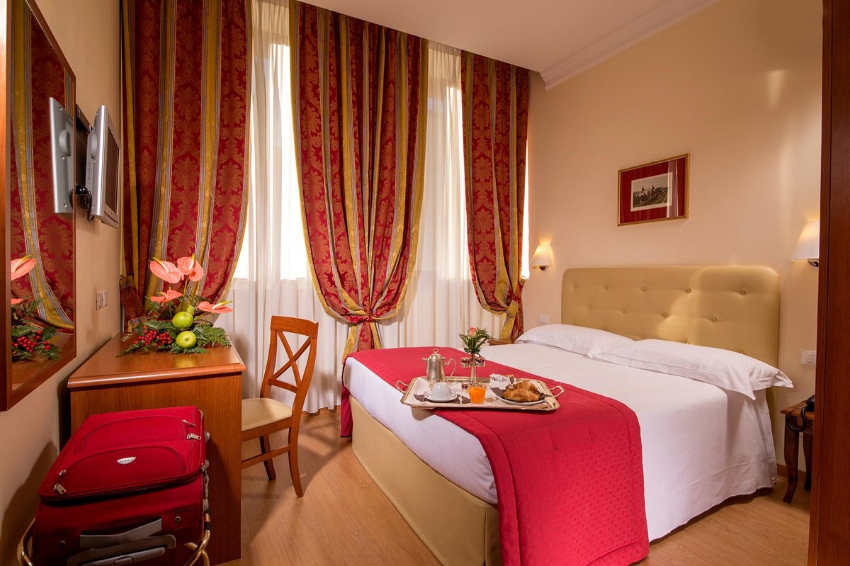 Lux ROM Hotels. Color Hotel ROMA Italy. Hotel ROMA.