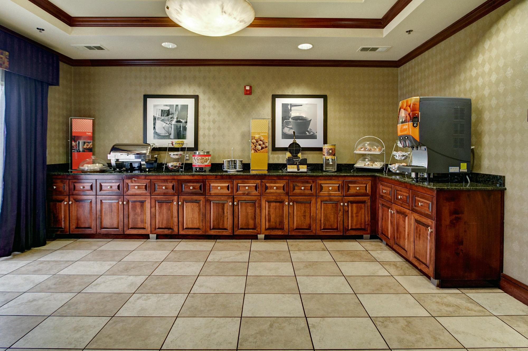 Hotel photo 15 of Hampton Inn Van Buren.