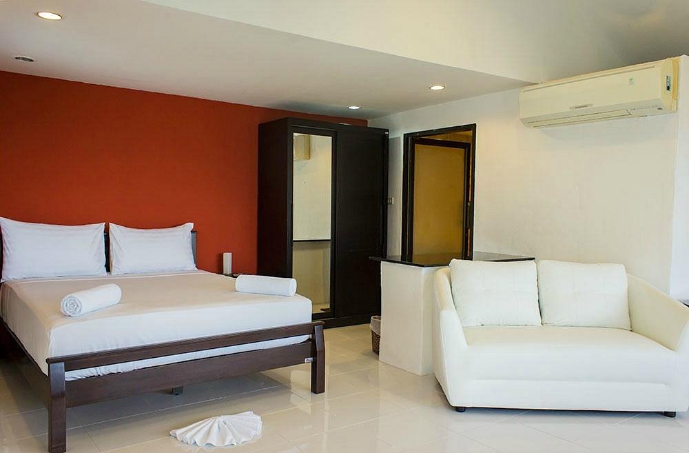 ‪Baan Natacha Beachfront Guesthouse‬، فندق في كمالا