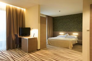 Room & Suite